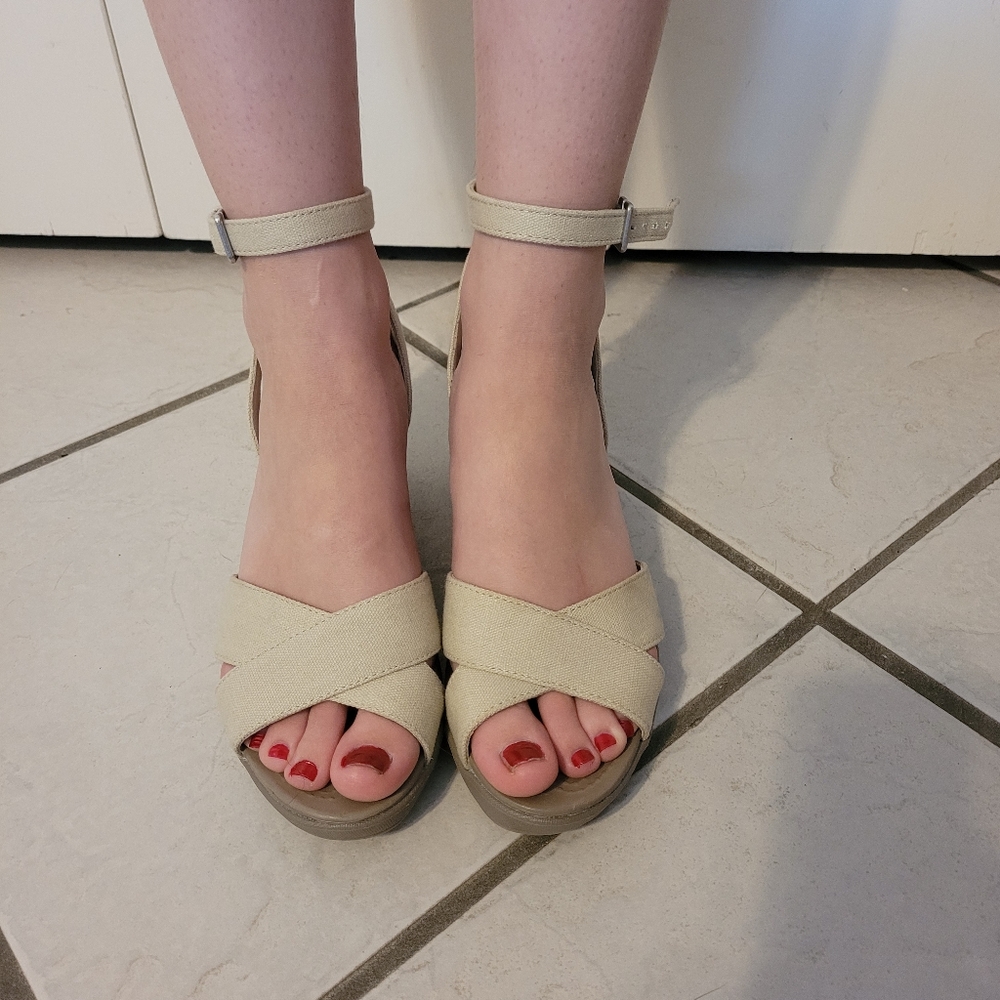 CROCS Mushroom LEIGH II Ankle Wedges